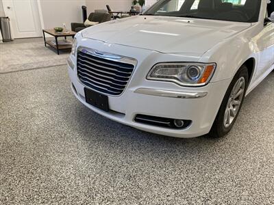 2013 Chrysler 300 Series V6 with Panoramic Roof and Heated Leather Seats   - Photo 19 - Coombs, BC V0R 1M0