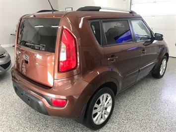 2012 Kia Soul 2.0L 2u Heated Seats , A/C , Auto   - Photo 14 - Coombs, BC V0R 1M0