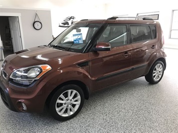 2012 Kia Soul 2.0L 2u Heated Seats , A/C , Auto   - Photo 1 - Coombs, BC V0R 1M0