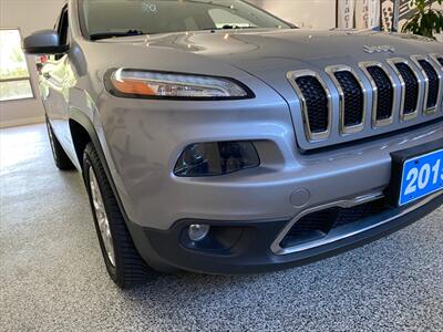 2015 Jeep Cherokee Limited 4x4 only 94,000k and Factory Trailer Tow   - Photo 7 - Coombs, BC V0R 1M0