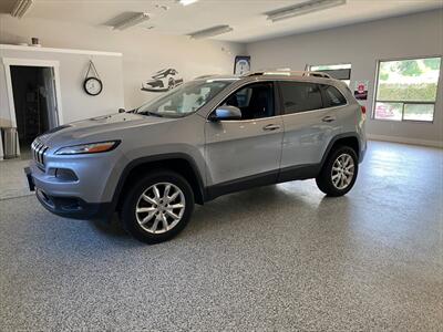 2015 Jeep Cherokee Limited 4x4 only 94,000k and Factory Trailer Tow   - Photo 1 - Coombs, BC V0R 1M0