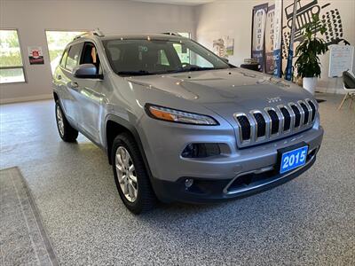 2015 Jeep Cherokee Limited 4x4 only 94,000k and Factory Trailer Tow   - Photo 4 - Coombs, BC V0R 1M0