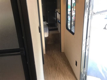 2015 Jayco Octane SL Toy Hauler Sleeps 6 with fueling station   - Photo 34 - Coombs, BC V0R 1M0