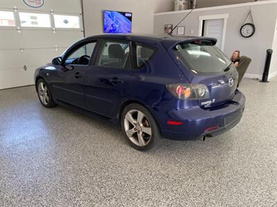 2005 Mazda Mazda3 S   - Photo 2 - Coombs, BC V0R 1M0