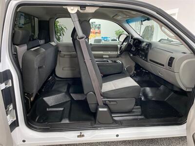 2009 Chevrolet Silverado 1500 4x4 Extended Cab with 8 foot box and Canopy   - Photo 9 - Coombs, BC V0R 1M0