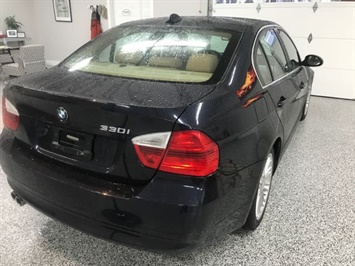 2006 BMW 330i   - Photo 6 - Coombs, BC V0R 1M0