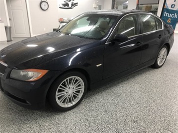 2006 BMW 330i   - Photo 1 - Coombs, BC V0R 1M0