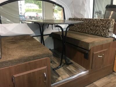 2017 Jayco Jay Sport 12SC Power Lift option Sleeps 7, We Finance Trailers   - Photo 16 - Coombs, BC V0R 1M0