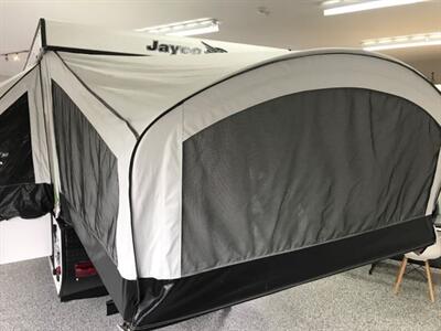 2017 Jayco Jay Sport 12SC Power Lift option Sleeps 7, We Finance Trailers   - Photo 19 - Coombs, BC V0R 1M0