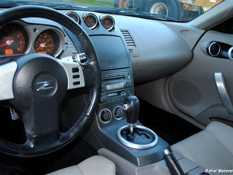 2003 Nissan 350Z Touring photo 14