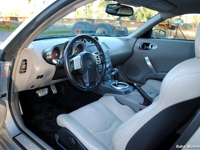 2003 Nissan 350Z Touring photo 12