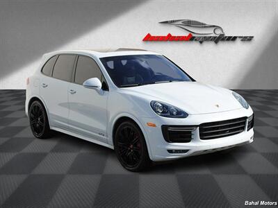 Porsche Cayenne's photo