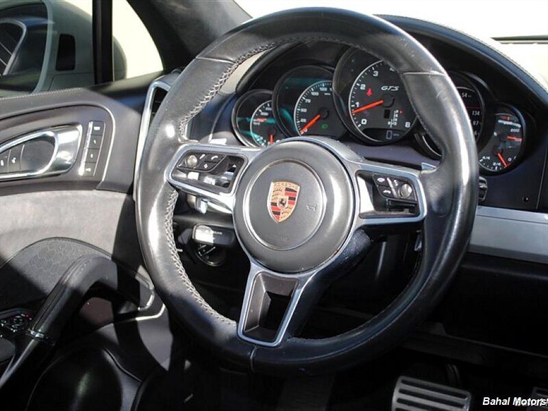 2016 Porsche Cayenne GTS photo 17