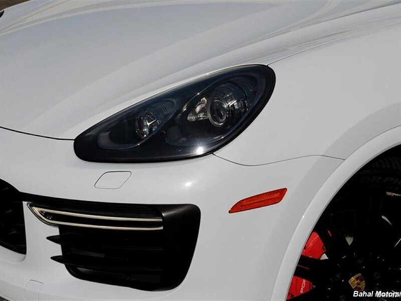 2016 Porsche Cayenne GTS photo 5