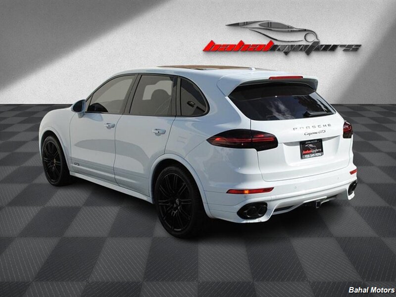 2016 Porsche Cayenne GTS photo 8