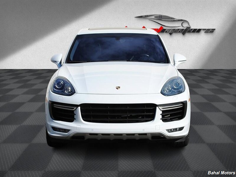 2016 Porsche Cayenne GTS photo 2