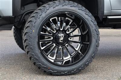2025 GMC Sierra 3500 Denali Ultimate  LIFTED DIESEL 24  " RIMS 37 " TIRES TRUCK 4X4 LOADED - Photo 13 - Gresham, OR 97030