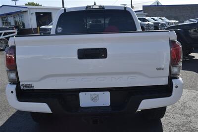 2017 Toyota Tacoma TRD Off-Road  104k miles manual 6 speed 4x4 - Photo 4 - Gresham, OR 97030