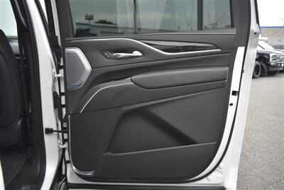2023 Cadillac Escalade-V ESV  ESV AWD 6.2L SUPER CHARGED LOADED - Photo 32 - Gresham, OR 97030