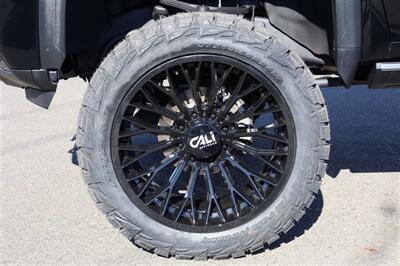 2025 GMC Sierra 3500 Denali Ultimate LIFTED DIESEL TRUCK 4X4 LOADED - Photo 12 - Gresham, OR 97030