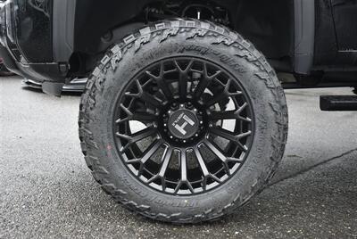 2024 GMC Sierra 3500 AT4  LIFTED DIESEL TRUCK 4X4 LOADED - Photo 11 - Gresham, OR 97030