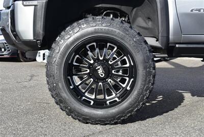 2025 GMC Sierra 3500 AT4  LIFTED DIESEL TRUCK 4X4 LOADED - Photo 11 - Gresham, OR 97030