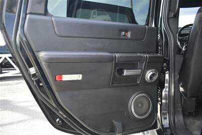 2006 Hummer H2 SUT  BLACK ON BLACK 35 " TIRES CUSTOM STEREO - Photo 18 - Gresham, OR 97030
