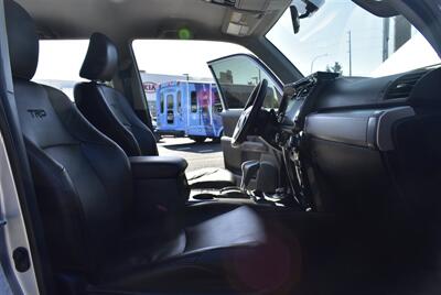 2018 Toyota 4Runner SR5 Premium  ROOF RACK 4X4 CLEAN TITEL - Photo 31 - Gresham, OR 97030