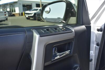 2018 Toyota 4Runner SR5 Premium  ROOF RACK 4X4 CLEAN TITEL - Photo 12 - Gresham, OR 97030