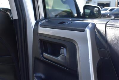 2018 Toyota 4Runner SR5 Premium  ROOF RACK 4X4 CLEAN TITEL - Photo 27 - Gresham, OR 97030