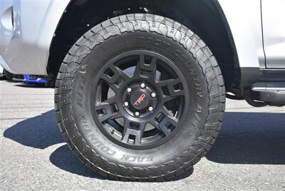 2018 Toyota 4Runner SR5 Premium  ROOF RACK 4X4 CLEAN TITEL - Photo 10 - Gresham, OR 97030