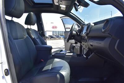 2020 Toyota Tacoma TRD Sport  LIFTED 46 LEATHER MOON ROOF 4X4 LOADED - Photo 29 - Gresham, OR 97030