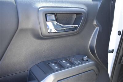 2020 Toyota Tacoma TRD Sport  LIFTED 46 LEATHER MOON ROOF 4X4 LOADED - Photo 12 - Gresham, OR 97030