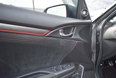 2018 Honda Civic Type R Touring  6 SPEED MANUAL LOADED - Photo 12 - Gresham, OR 97030