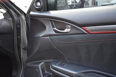 2018 Honda Civic Type R Touring  6 SPEED MANUAL LOADED - Photo 26 - Gresham, OR 97030