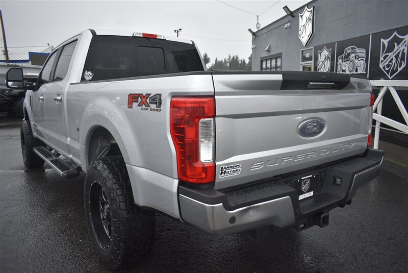 2019 Ford F-250 Lariat photo 2