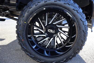 2025 Ford F-350 Platinum  LIFTED DIESEL TRUCK BLACK ON BLACK 4X4 LOADED - Photo 18 - Gresham, OR 97030