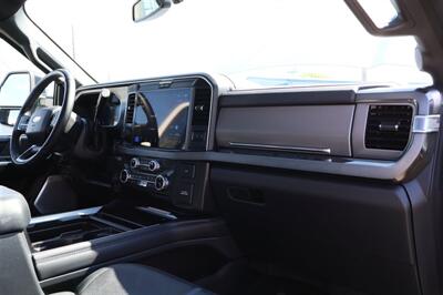 2025 Ford F-350 Platinum LONG BED LIFTED 37S 4X4 LOADED - Photo 35 - Gresham, OR 97030