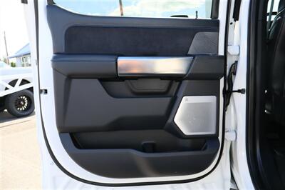 2025 Ford F-350 Platinum LONG BED LIFTED 37S 4X4 LOADED - Photo 27 - Gresham, OR 97030