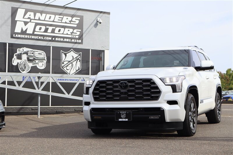 2025 Toyota Sequoia Platinum i-FORCE MAX  i-FORCE MAX 3.4L twin-turbo V6 hybrid - Photo 1 - Gresham, OR 97030