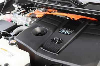 2025 Toyota Sequoia Platinum i-FORCE MAX i-FORCE MAX 3.4L twin-turbo V6 hybrid - Photo 11 - Gresham, OR 97030