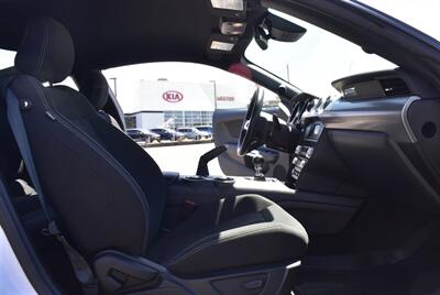 2022 Ford Mustang GT  WHITE ON BLACK 6 SPEED - Photo 19 - Gresham, OR 97030