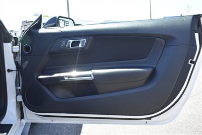 2022 Ford Mustang GT  WHITE ON BLACK 6 SPEED - Photo 21 - Gresham, OR 97030