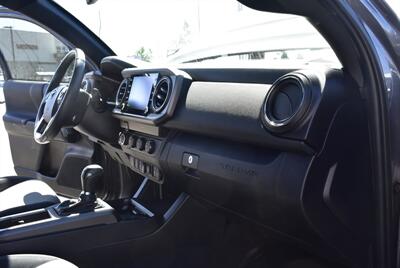 2020 Toyota Tacoma TRD Sport  LIFTED LOTS OF GOOGIES LOADED - Photo 33 - Gresham, OR 97030