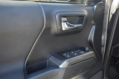 2020 Toyota Tacoma TRD Sport  LIFTED LOTS OF GOOGIES LOADED - Photo 16 - Gresham, OR 97030