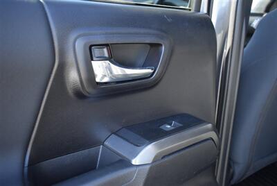 2020 Toyota Tacoma TRD Sport  LIFTED LOTS OF GOOGIES LOADED - Photo 24 - Gresham, OR 97030