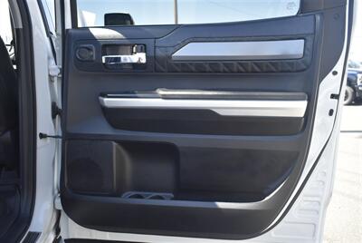 2014 Toyota Tundra Platinum  LIFTED 37S CREWMAX HEATED COOLED SEATS  LOADED - Photo 32 - Gresham, OR 97030