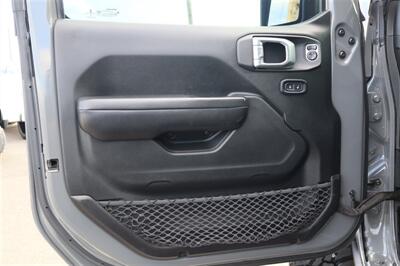 2019 Jeep Wrangler Rubicon LIFTED 3.6L V6 SKY TOP LOADED - Photo 13 - Gresham, OR 97030