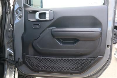 2019 Jeep Wrangler Rubicon LIFTED 3.6L V6 SKY TOP LOADED - Photo 26 - Gresham, OR 97030