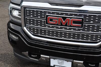 2017 GMC Sierra 1500 Denali 6.2L V8 4X4 LEATHER LOADED - Photo 9 - Gresham, OR 97030